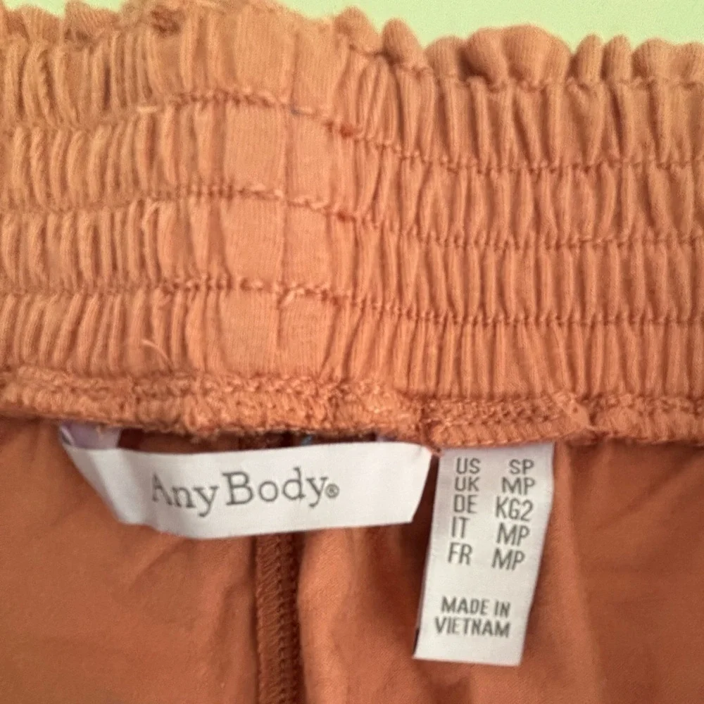 SET: Any Body | 2- pieces, cropped pants, matching top. Size: S.